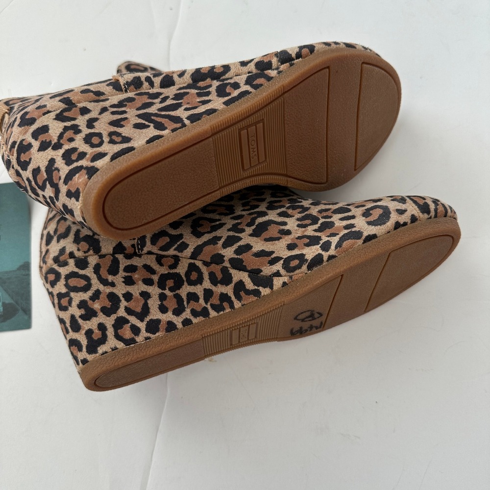 Toms Women's Kelsey desert tan leopard print suede wedge ankle boots size 7 NWT - Picture 3 of 7